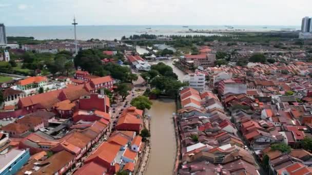 Ustanowienie Ujęcia Ruchliwej Dzielnicy Mieszkalnej Centrum Malacca — Wideo stockowe