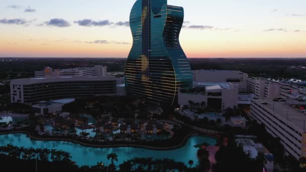 Vista Aérea Lejos Del Complejo Seminole Hard Rock Casino Puesta — Vídeos de Stock