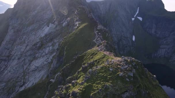 Flygfoto Berömda Vandring Och Sherpa Trail Reinebringen Loften Islands — Stockvideo