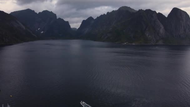 Reinefjorden Fjord Steile Bergkliffen Gemeente Moskenes Nordland Uitzicht Vanuit Lucht — Stockvideo