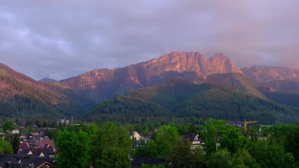 Vista Atardecer Del Famoso Pico Giewont Cordillera Tatra Zakopane Polonia — Vídeo de stock