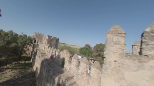 Fpv Flight Castle Ruin Rampart Walls Man Walks Parapet — Stock Video