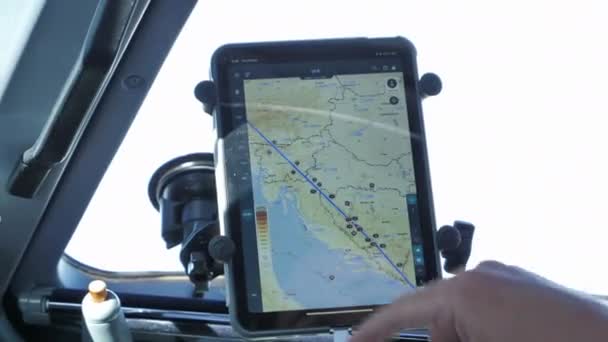 Κοντινό Πλάνο Χειροκίνητου Ηλεκτρονικού Σάκου Πτήσης Στο Πιλοτήριο Efb — Αρχείο Βίντεο