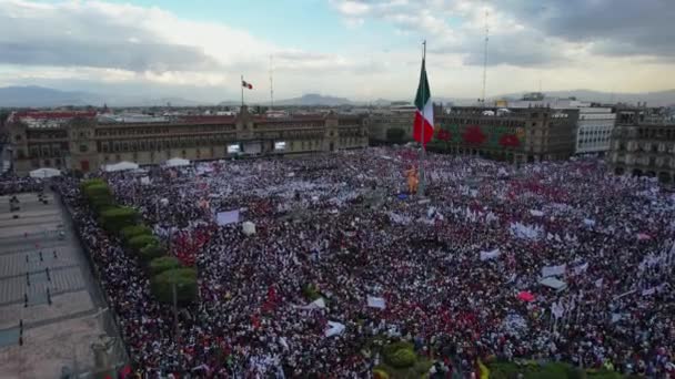 メキシコシティのゾカロまたはコンスティチューション スクエア メキシコのアンドレス マヌエル ロペス オブラドル大統領に反対する抗議者 空中景観 — ストック動画