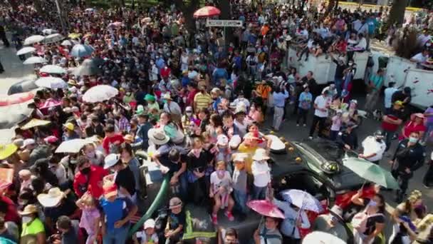 People Waving Camera Crowd Dia Muertos Parade Mexico City Aerial — Stock Video