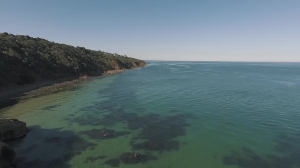 Aeronave Drone Monte Martha Sobre Subida Água Azul Clara Mostrando — Vídeo de Stock