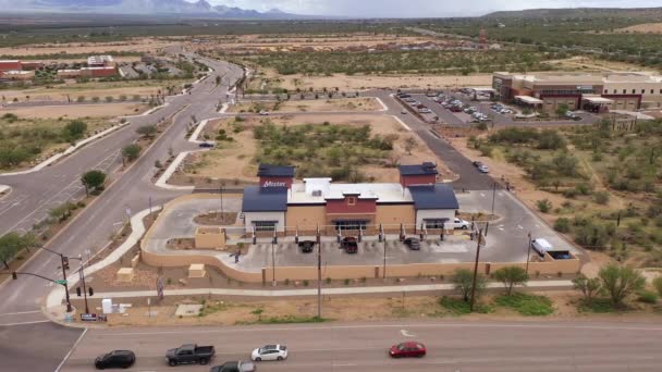 Légi Felvétel Autómosóról Kereskedelmi Autótisztító Létesítmény Sahuaritában Arizonában Statikus Drón — Stock videók