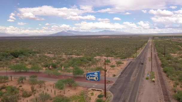 アリゾナ州ツーソン近くのデザートダイヤモンドカジノへの入り口の標識 空中風景 — ストック動画