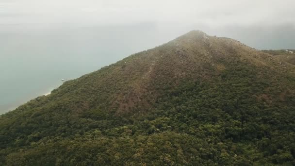 퀸즐랜드주의 섬에서는 상공을 비행기가 보여준다 — 비디오