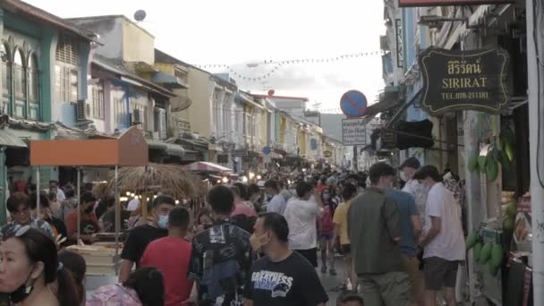 Drukke Toeristen Winkelen Thalang Road Zondagavond Markt Leven Zuidoost Azië — Stockvideo