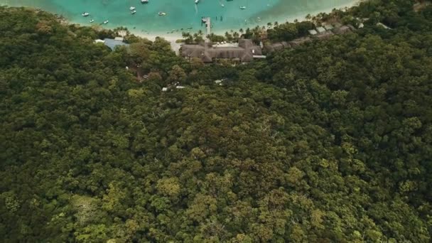 Drone Panela Aérea Sobre Fitzroy Resort Ilha Barcos Água Limpa — Vídeo de Stock