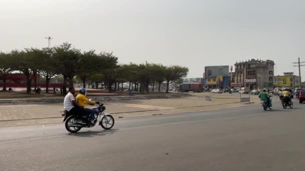 Daytime Traffic Street City Cotonou Benin Africa Широкий — стокове відео
