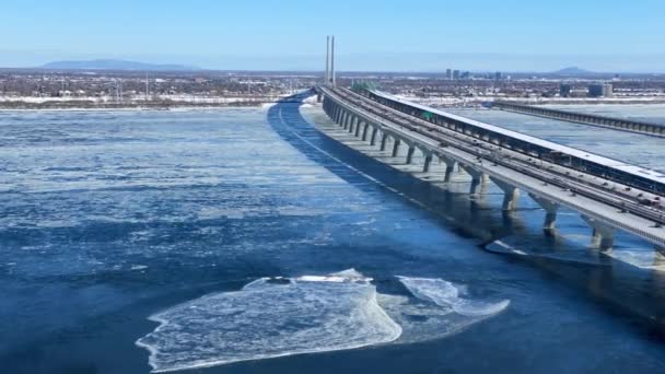 Time Lapse Hectic Champlain Bridge Traffic Canada Winter Ice Moving — Vídeo de Stock