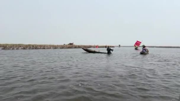 Villagers Fishingmen Lake Nokou África — Vídeo de Stock