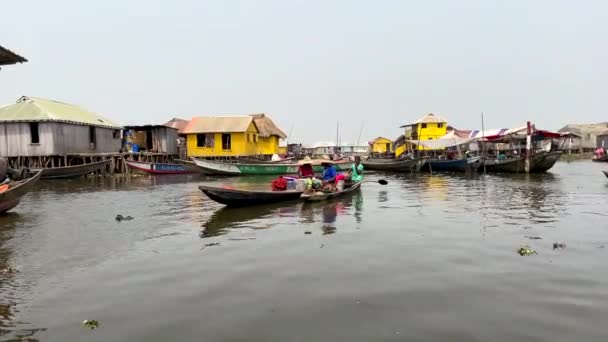 Ganvie Deki Tahta Tekne Köylüleri Göldeki Stilt Evleri Binaları — Stok video