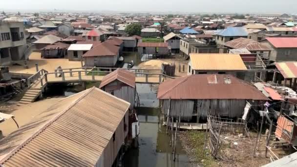 Incline Tiro Casas Aldeia Ganvie Dia Ensolarado Benin África — Vídeo de Stock