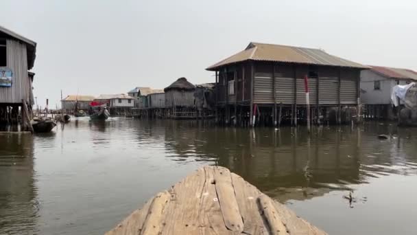Point View Wooden Traditional Boat Lake Nokou Ganvi Stilt Village — стокове відео