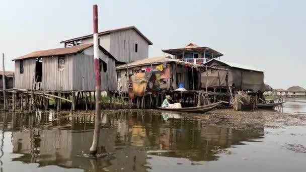 Casas Autênticas Stilt Ganvi Lago Nokou Benin África — Vídeo de Stock