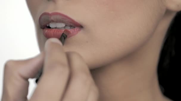 Cosmetic Lipstick Shaping Mooie Modellen Lush Lips Professionele Make Artist — Stockvideo