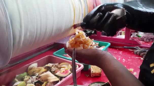 Ovoce Roller Zmrzlina Drum Zmrazenými Vrstvami Zmrzliny Výroba Ruční Válec — Stock video