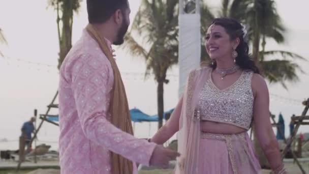 Charmant Couple Indien Dansant Leur Cérémonie Pré Mariage Sangeet Tir — Video