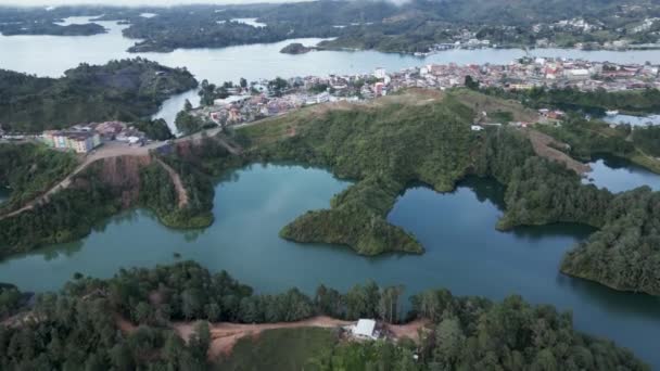 Inselgruppe Paradiesischen Guatape Resort Stadt Medellin Luftdrohne Top Ansicht Des — Stockvideo