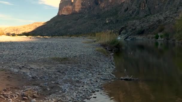 Calm River Rocky Desert Canyon Cliff Scenery Texas Usa — Stockvideo