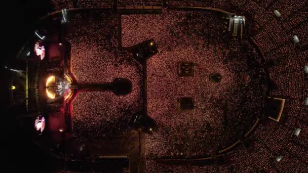 Coldplay Konserinin Statik Hava Manzarası Binlerce Hayranı Aydınlatan Inanılmaz Işıklarla — Stok video