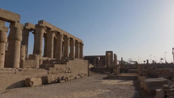 Colonnade Van Zandstenen Pilaren Luxor Tempel Binnenplaatsen Verbonden Door Een — Stockvideo