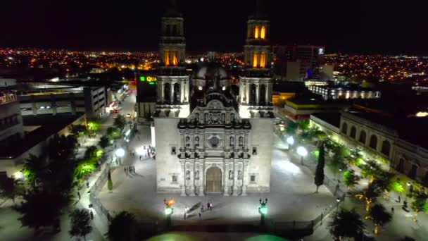 Beleuchtete Metropolitankathedrale Von Chihuahua Während Der Nacht Luftaufnahme — Stockvideo