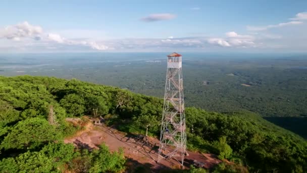 Vista Panorâmica Topo Montanha Das Montanhas Catskill Com Clássica Torre — Vídeo de Stock