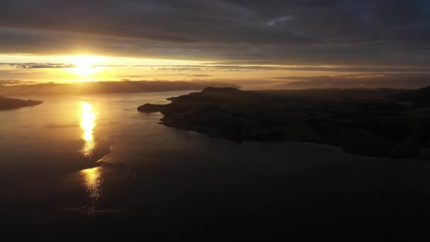Bellissimo Paesaggio Aereo Fiordo Norvegese Durante Tramonto — Video Stock