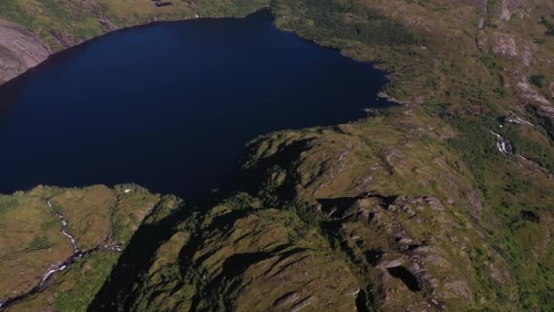 Bergsee Der Norwegischen Arktis — Stockvideo