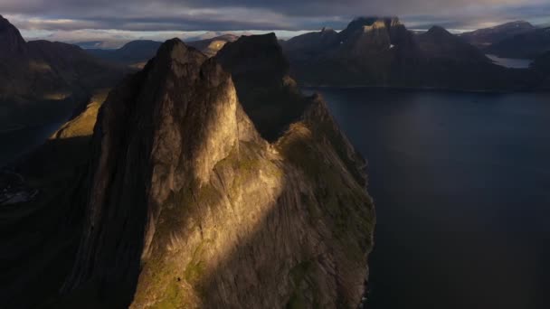 Tebing Batu Yang Mengesankan Jatuh Fjord Norwegia — Stok Video