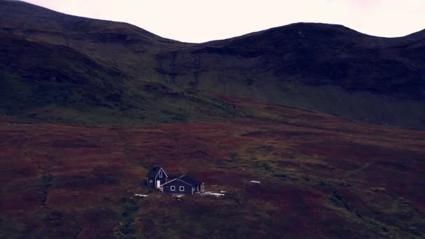 Een Afgelegen Hut Arctische Noorse Bergen — Stockvideo