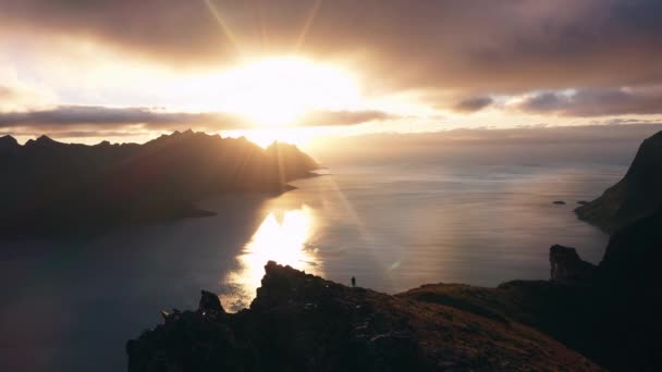 Ongelooflijke Zonsondergang Vanaf Een Bergtop Lofoten — Stockvideo