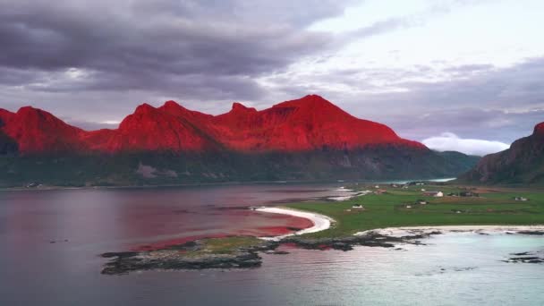 Ongelooflijke Zonsondergang Kleuren Bergen Lofoten — Stockvideo