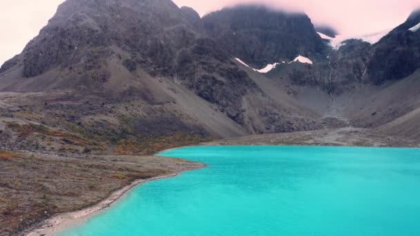 Красивое Бирюзовое Ледниковое Озеро Норвегии — стоковое видео