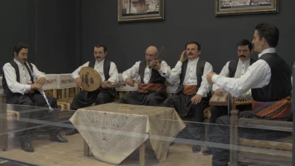 哈普拉斯博物馆的男人们穿着传统服装演奏传统音乐 — 图库视频影像