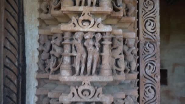 Esculturas Eróticas Humanas Desnudas Sobre Paneles Piedra Templo Vishvanatha Khajuraho — Vídeo de stock