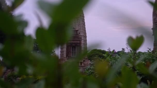 位于印度中央邦Khajuraho纪念碑群西部建筑群后面的帕瓦蒂神庙的美丽景色 有选择的焦点 左撇子 — 图库视频影像