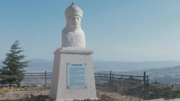 Historyczne Ubuk Bey Statua Harput Tle — Wideo stockowe