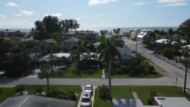 28Th Street Holmes Beach Floride Séquences Aériennes Dirigeant Vers Plage — Video