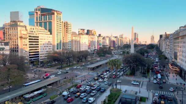 Chaotische Verkeersstroom Julio Avenue Gouden Uur Buenos Aires Antenne — Stockvideo