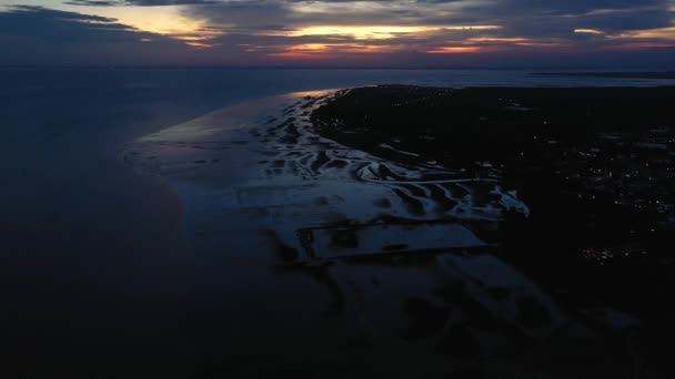カンヒオ 海と空 ベトナムの夜のパノラマビューにカラフルな空の夕日 光から闇へのイメージ — ストック動画