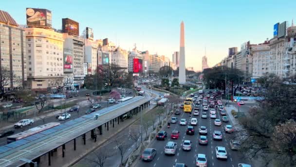 布宜诺斯艾利斯繁忙的交通高峰时间 胡利奥9日的方尖碑空中景观 — 图库视频影像