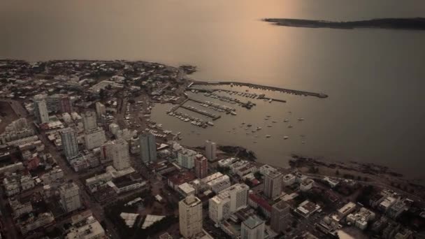 Punta Del Este Hafen Und Stadtbild Bei Sonnenuntergang Uruguay Drohnenblick — Stockvideo