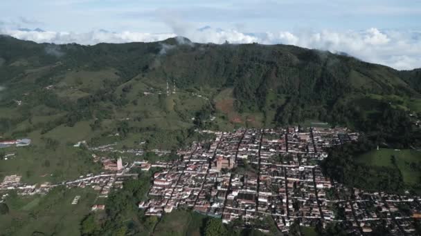 Путешествуя Джерико Колумбия Воздушный Дрон Над Городом Между Андами Горная — стоковое видео