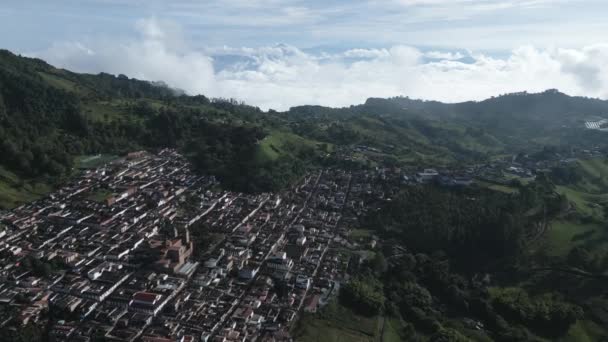 Flygdrönare Top Notch Ovanför Jerico Colombia Zoom Andinska Mountain Valley — Stockvideo