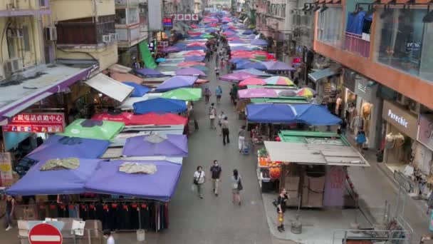 Egy Kép Azokról Emberekről Akik Yuen Utcai Szabadtéri Piacon Sétálnak — Stock videók